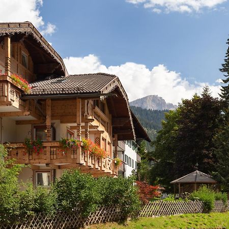 Appartamenti Ladina Campitello di Fassa Exterior foto