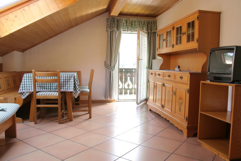 Appartamenti Ladina Campitello di Fassa Habitación foto