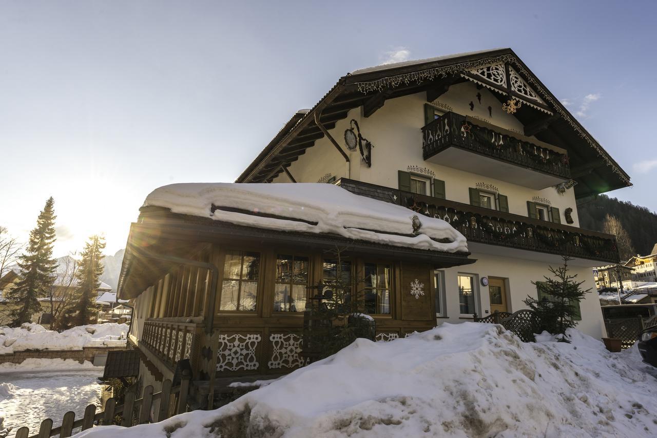 Appartamenti Ladina Campitello di Fassa Exterior foto